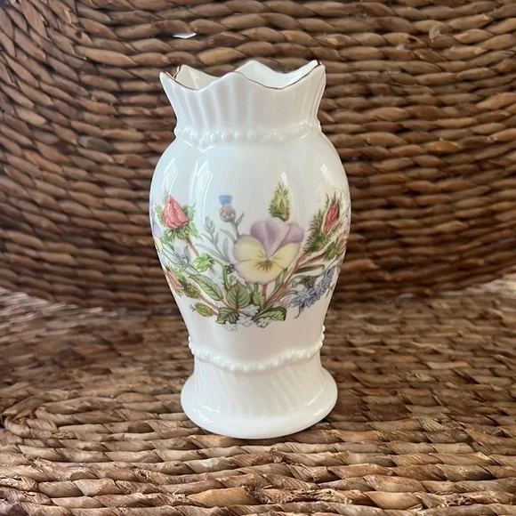 Aynsley (England) Bone China Wild Tudor Vase - Picture 1 of 9